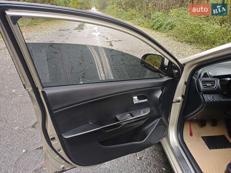 Седан Kia Rio 2012 в Киеве фото 12 Седан Kia Rio 2012 в Киеве