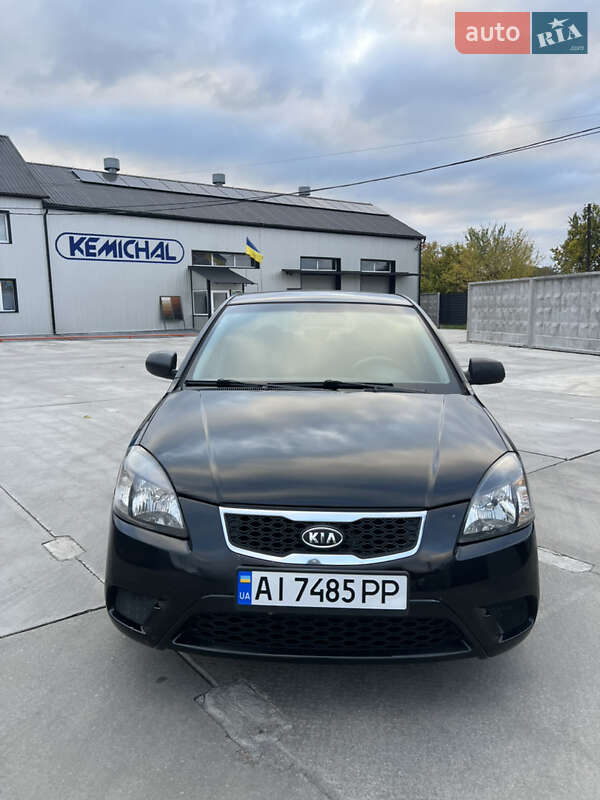 Седан Kia Rio 2010 в Белой Церкви