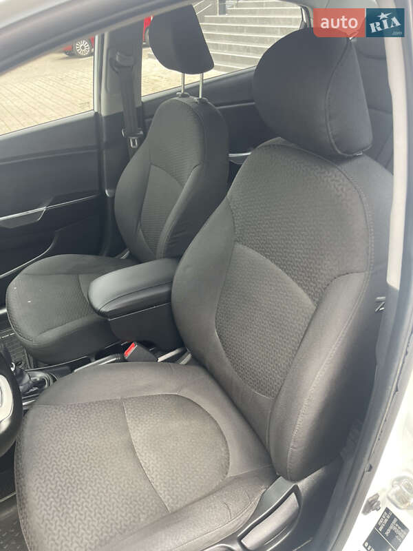 Седан Kia Rio 2014 в Киеве фото 9 Седан Kia Rio 2014 в Киеве