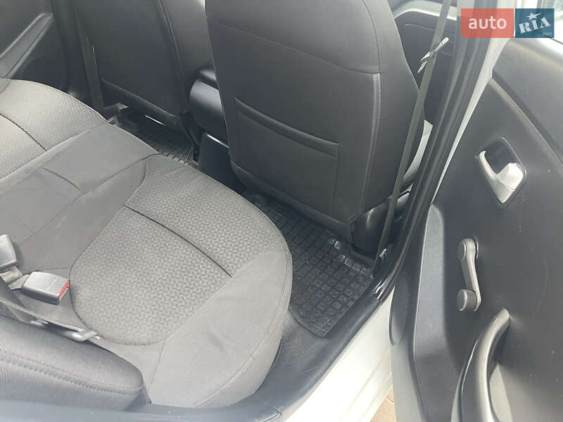 Седан Kia Rio 2014 в Киеве фото 11 Седан Kia Rio 2014 в Киеве