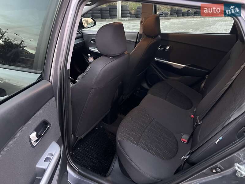 Хетчбек Kia Rio 2012 в Кременчуці