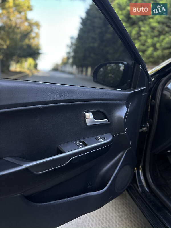 Седан Kia Rio 2011 в Одессе фото 10 Седан Kia Rio 2011 в Одессе