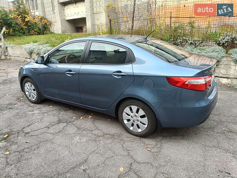 Седан Kia Rio 2012 в Львові