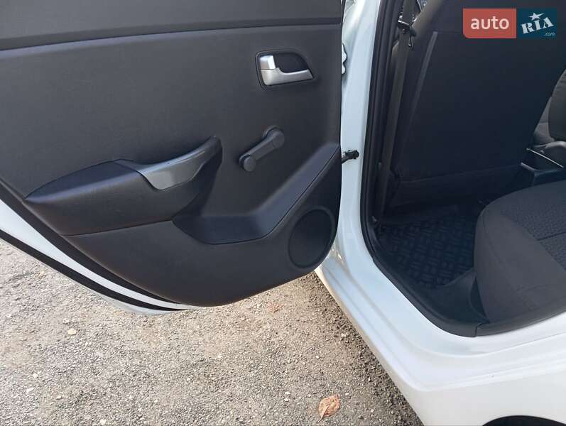 Седан Kia Rio 2012 в Никополе фото 15 Седан Kia Rio 2012 в Никополе