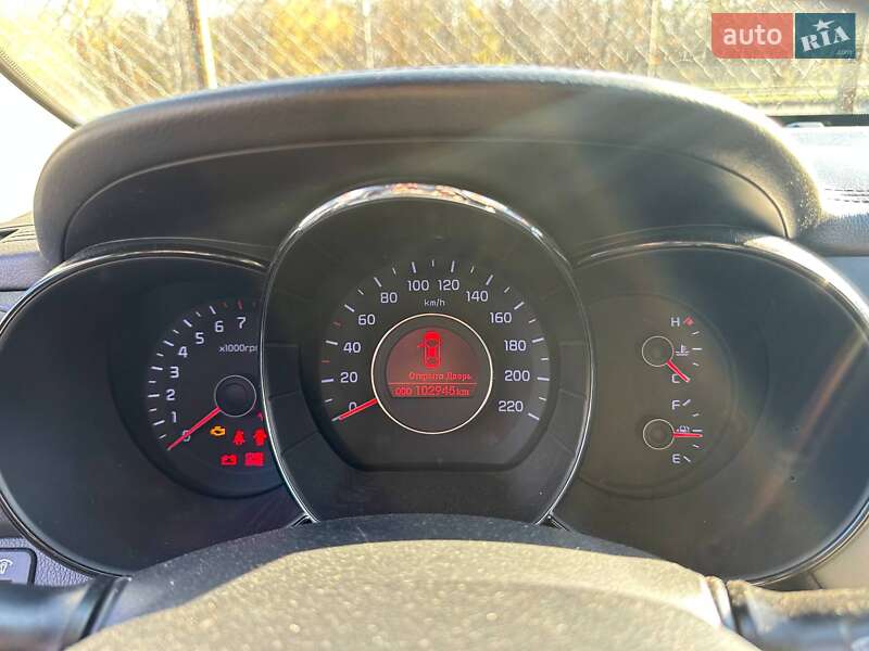 Хэтчбек Kia Rio 2012 в Полтаве