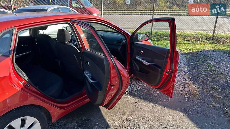 Хэтчбек Kia Rio 2012 в Полтаве
