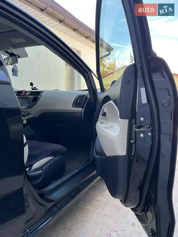 Хэтчбек Kia Rio 2013 в Днепре