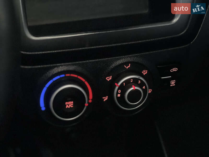 Седан Kia Rio 2012 в Николаеве