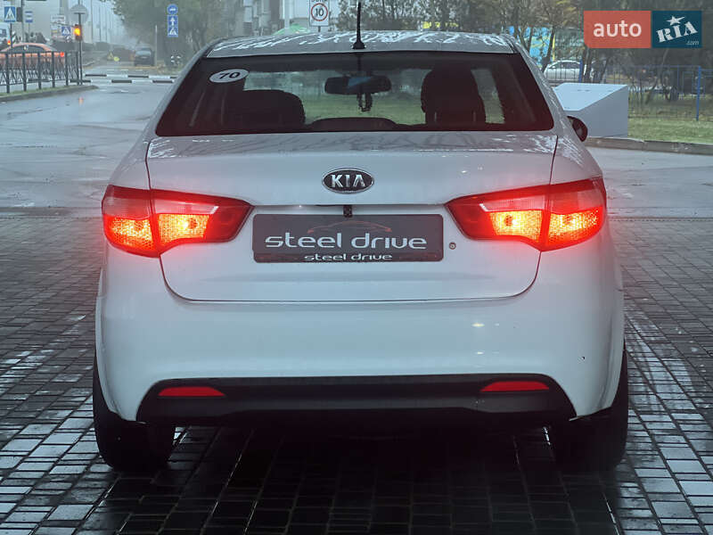Седан Kia Rio 2012 в Николаеве