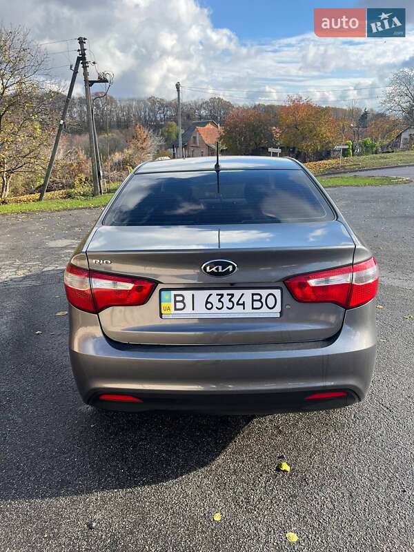 Седан Kia Rio 2012 в Полтаве