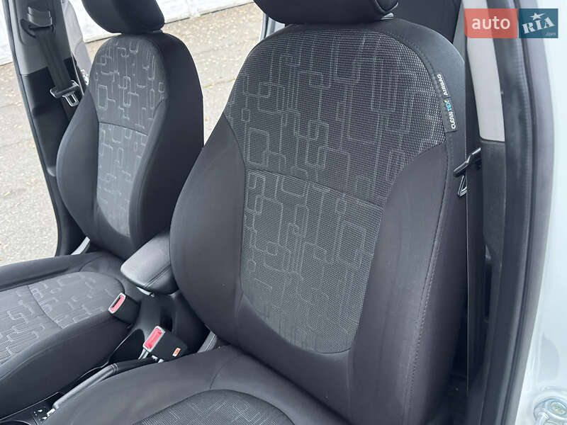 Седан Kia Rio 2014 в Киеве фото 35 Седан Kia Rio 2014 в Киеве