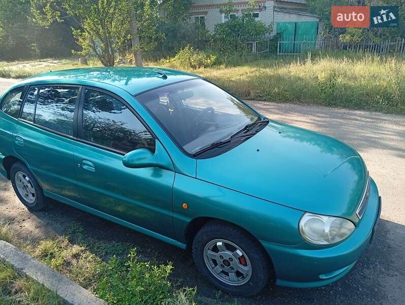 Универсал Kia Rio 2000 в Чугуеве