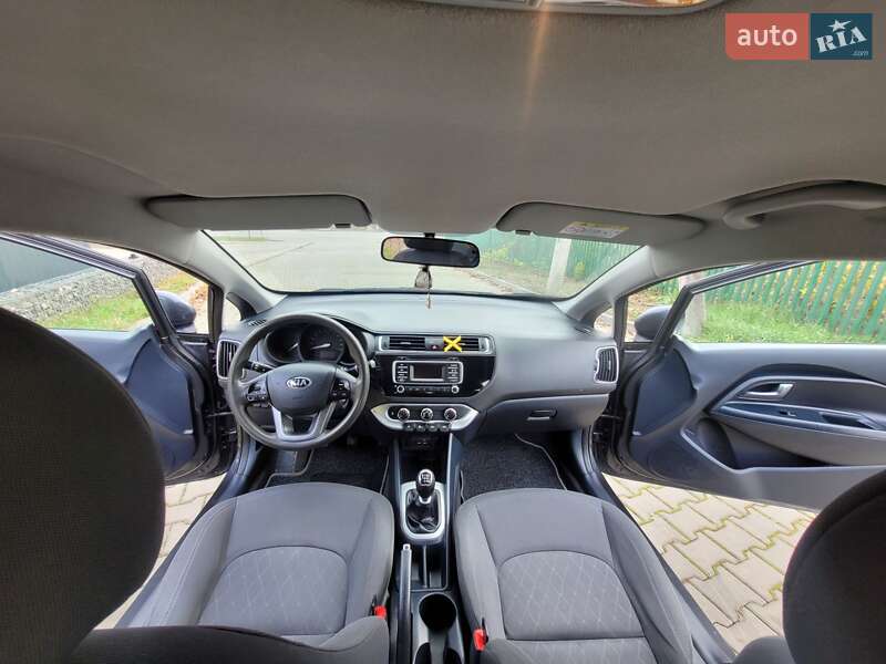 Седан Kia Rio 2016 в Ивано-Франковске