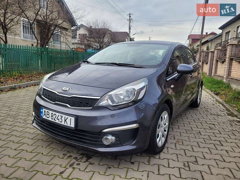 Седан Kia Rio 2016 в Ивано-Франковске