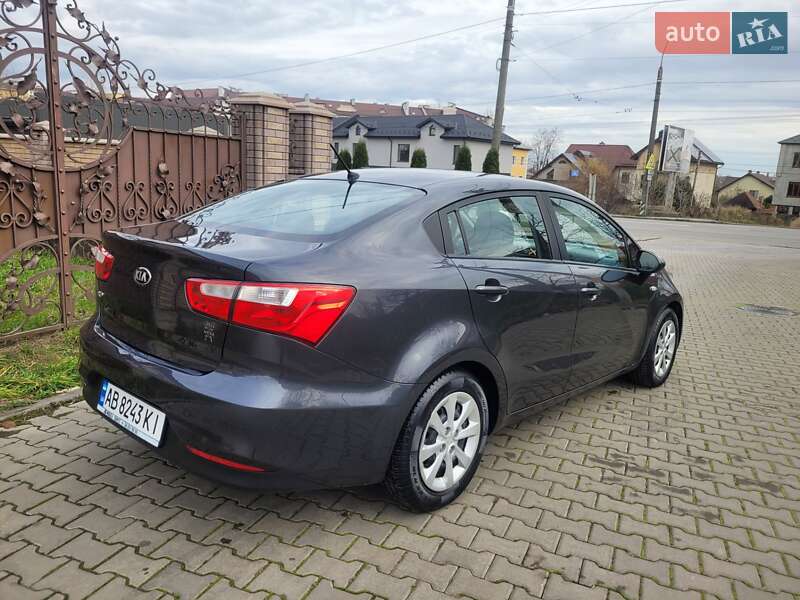 Седан Kia Rio 2016 в Ивано-Франковске