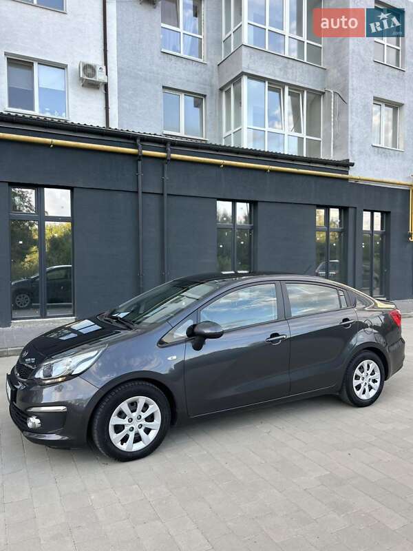Седан Kia Rio 2016 в Ивано-Франковске