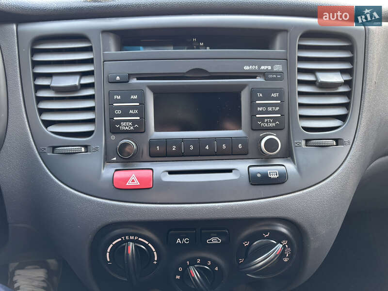 Седан Kia Rio 2011 в Сумах