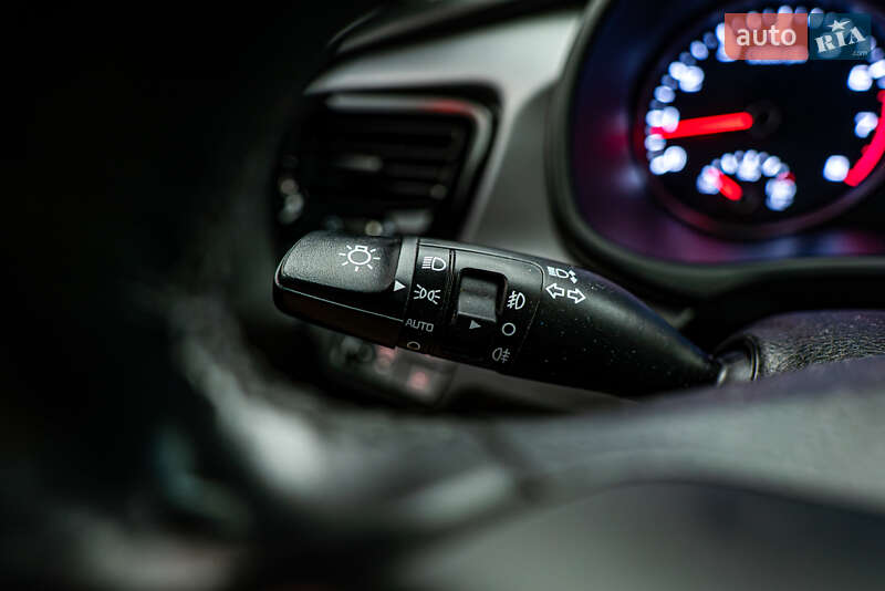 Хетчбек Kia Rio 2017 в Києві фото 15 Хетчбек Kia Rio 2017 в Києві