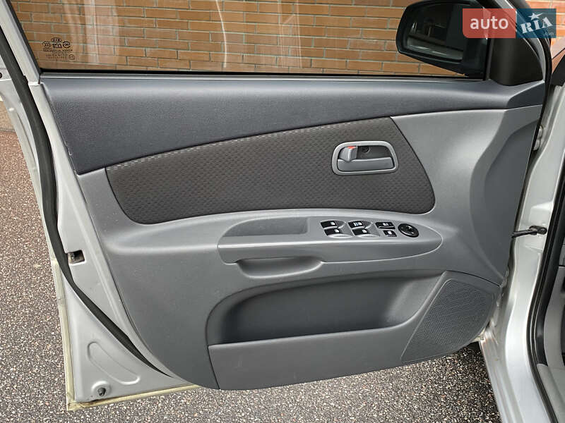 Седан Kia Rio 2008 в Киеве фото 28 Седан Kia Rio 2008 в Киеве