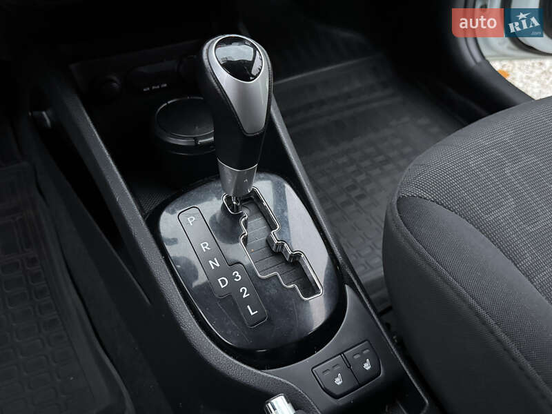 Хэтчбек Kia Rio 2012 в Одессе