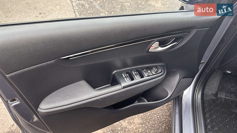 Седан Kia Rio 2018 в Киеве фото 12 Седан Kia Rio 2018 в Киеве