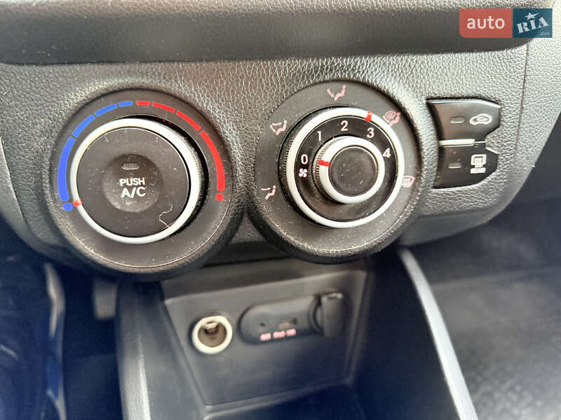 Седан Kia Rio 2013 в Харькове фото 10 Седан Kia Rio 2013 в Харькове