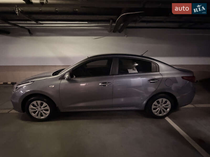 Седан Kia Rio 2018 в Киеве