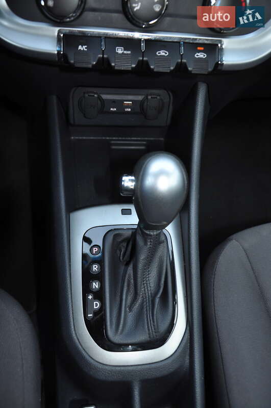 Седан Kia Rio 2017 в Одессе