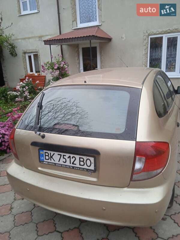 Універсал Kia Rio 2003 в Здолбуніві