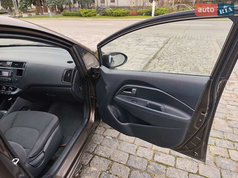 Хэтчбек Kia Rio 2012 в Кременчуге