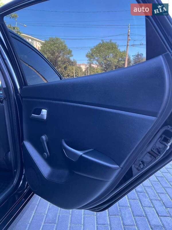 Седан Kia Rio 2012 в Полтаве