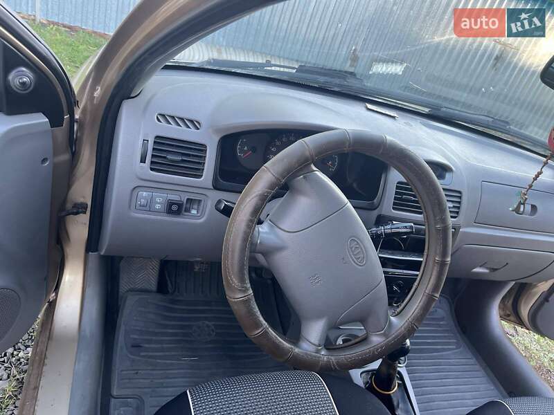 Универсал Kia Rio 2003 в Луцке