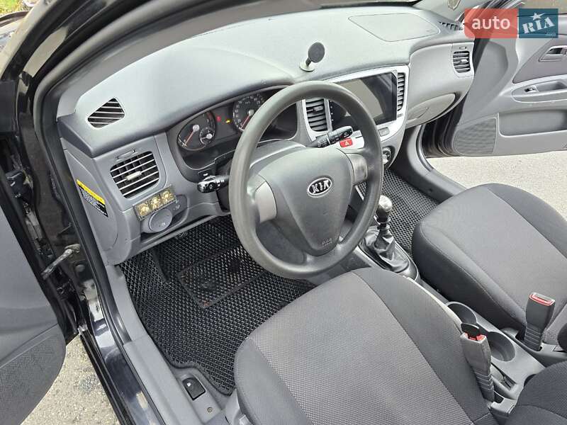 Хэтчбек Kia Rio 2007 в Киеве