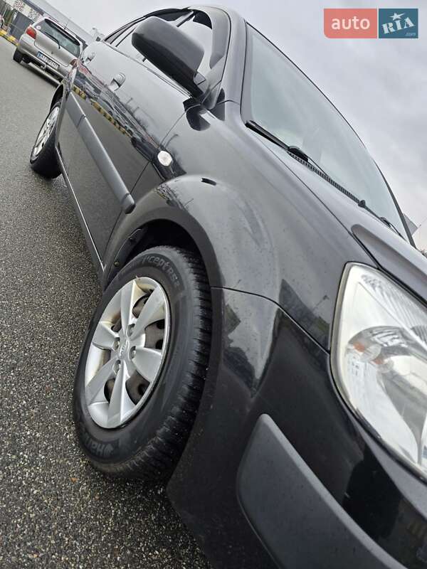 Хэтчбек Kia Rio 2007 в Киеве