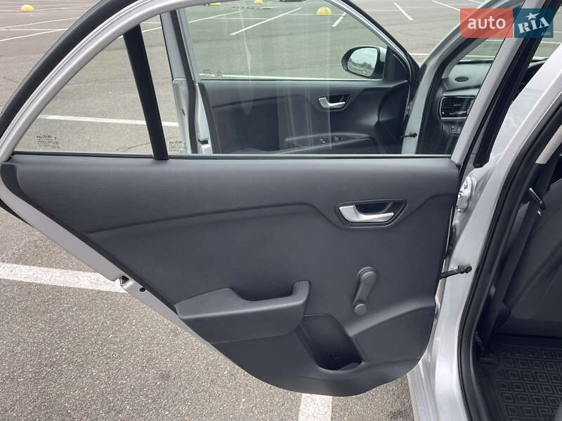 Хетчбек Kia Rio 2018 в Києві фото 21 Хетчбек Kia Rio 2018 в Києві