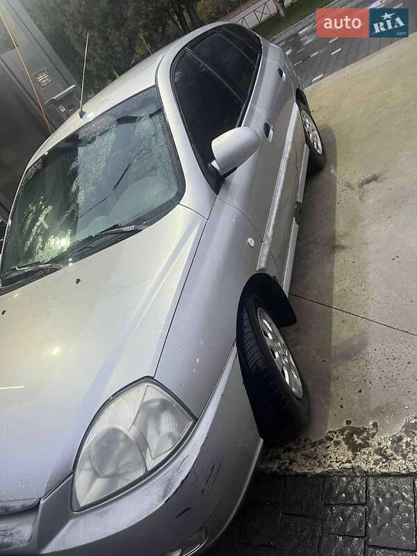 Универсал Kia Rio 2004 в Ужгороде