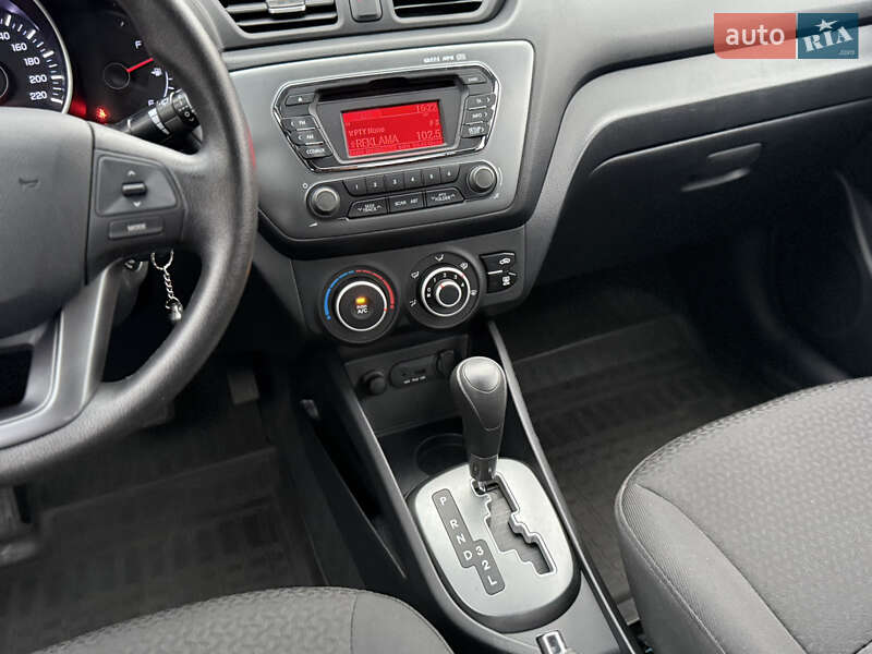 Седан Kia Rio 2013 в Днепре
