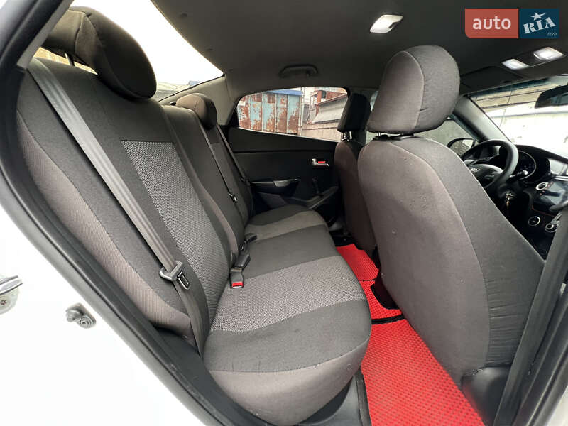 Седан Kia Rio 2013 в Києві фото 23 Седан Kia Rio 2013 в Києві