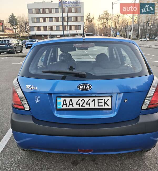 Хэтчбек Kia Rio 2008 в Киеве