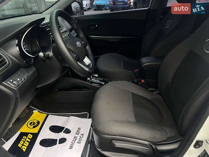 Седан Kia Rio 2012 в Ивано-Франковске
