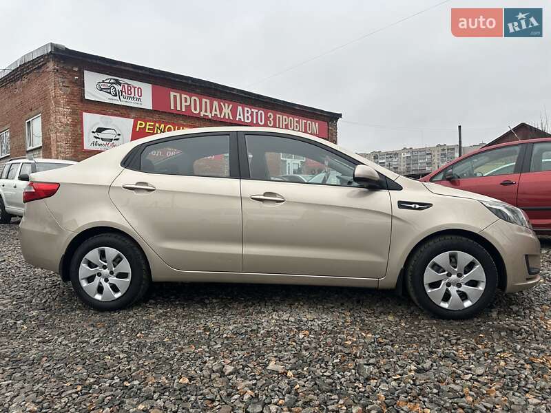 Седан Kia Rio 2012 в Смеле