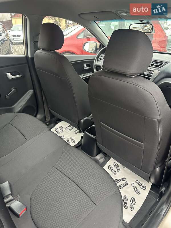 Седан Kia Rio 2012 в Смеле
