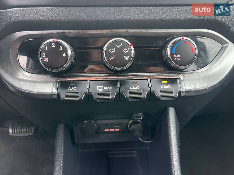 Хэтчбек Kia Rio 2012 в Киеве