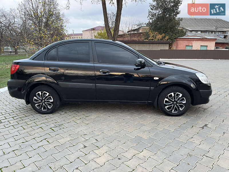 Седан Kia Rio 2006 в Измаиле