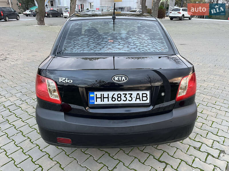 Седан Kia Rio 2006 в Измаиле