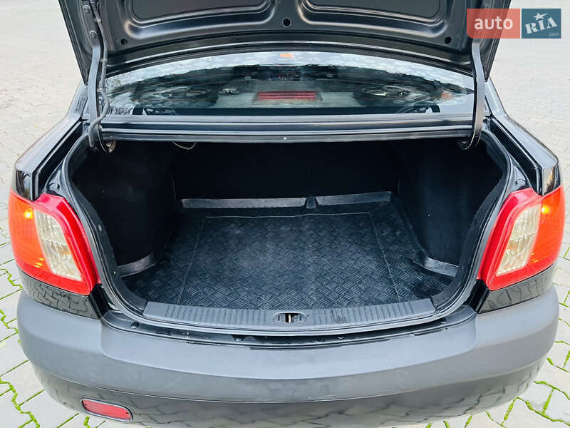 Седан Kia Rio 2006 в Измаиле