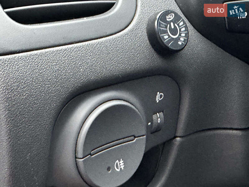 Хэтчбек Kia Rio 2008 в Киеве