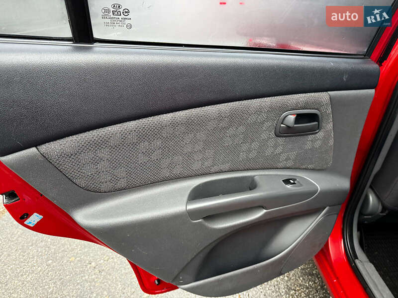 Хэтчбек Kia Rio 2008 в Киеве