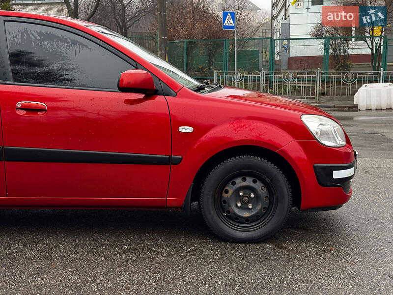 Хэтчбек Kia Rio 2008 в Киеве