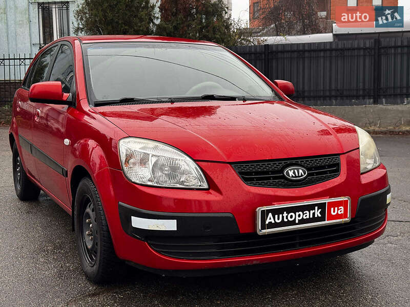 Хэтчбек Kia Rio 2008 в Киеве